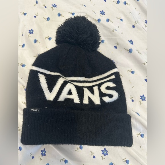 Vans Beanie Knit Black White Logo Pom Acrylic Sz:OS Unisex Casual Skate Snow Ski - Picture 1 of 3